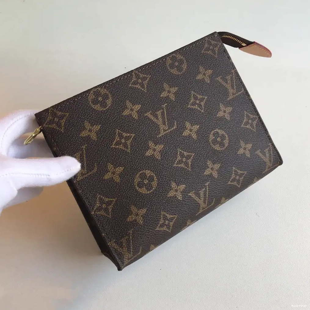 VUITTON POUCH TOILETRY 19 LOUIS 0701